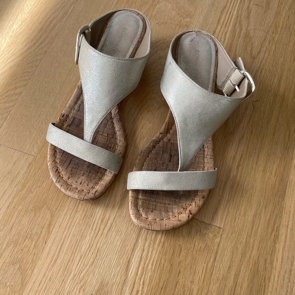 Thong sandals